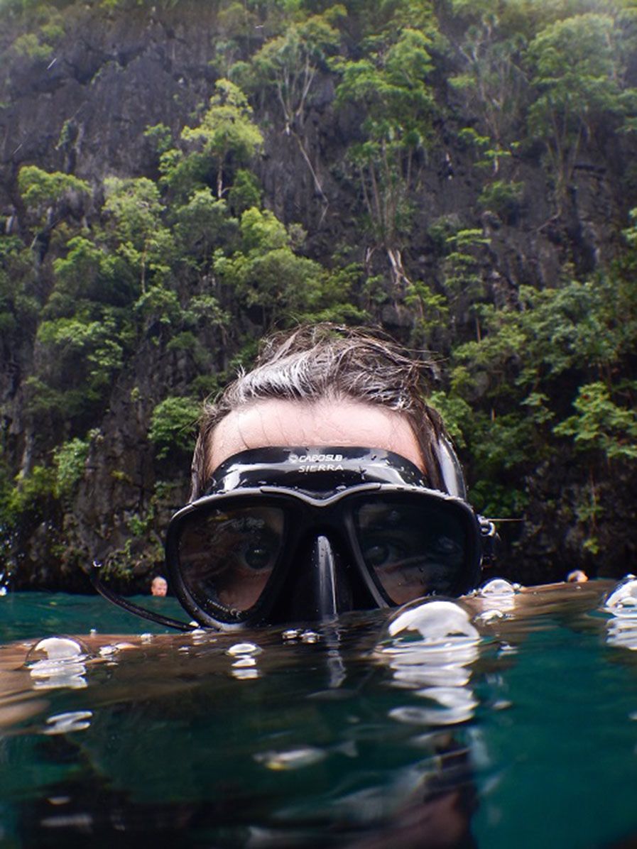 Rodrigo Oyanedel diving in the Philippines for his research