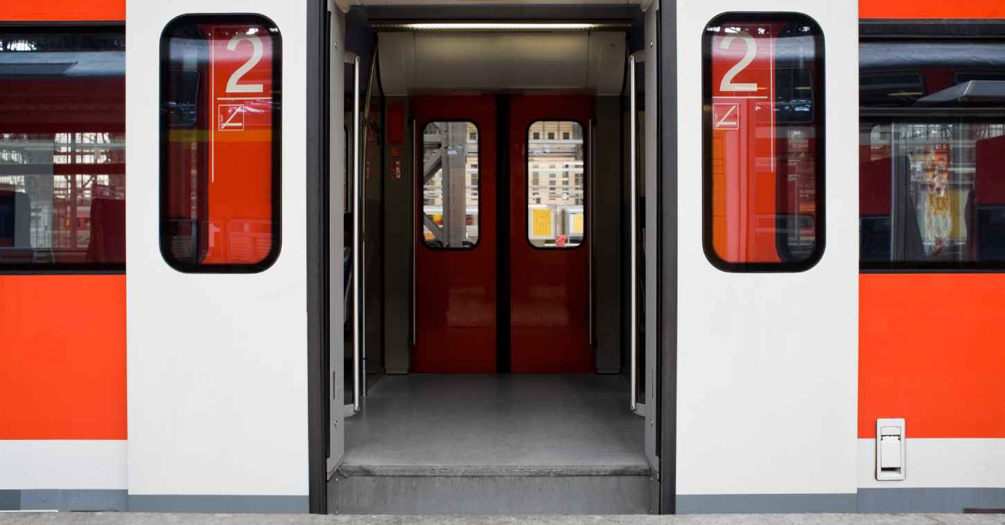 Image of train with open doors to represent the open access journey (© istock.com/ollo)