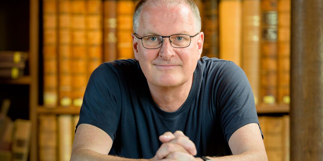Michael Wooldridge, Professor of Computer Science at the University of Oxford, has been an AI researcher for 30+ years and has published more than 400 scientific articles on the subject.